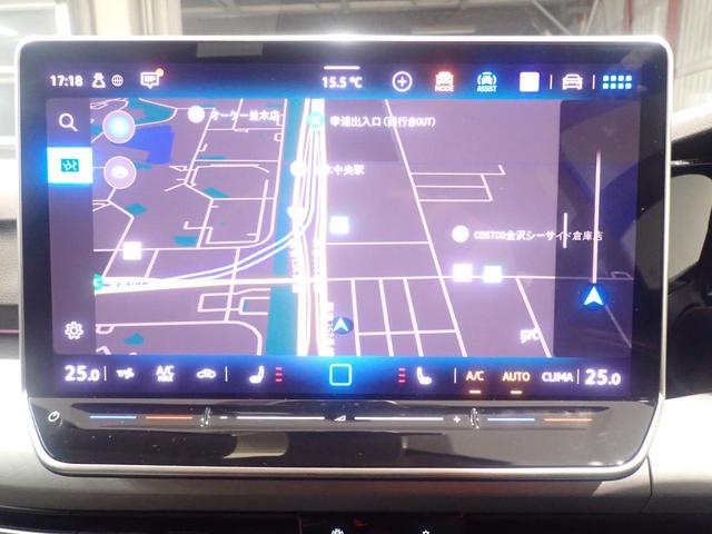 純正ナビです！純正ならではのピッタリと収まった感じが、より一層スタイリッシュな雰囲気を演出してくれます。