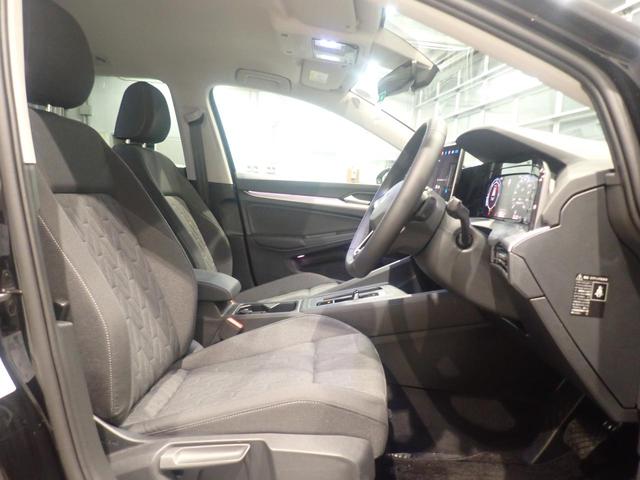 楽な姿勢で座ることが出来るので長時間の運転でも疲れにくいですし体もぶれにくいですよ。