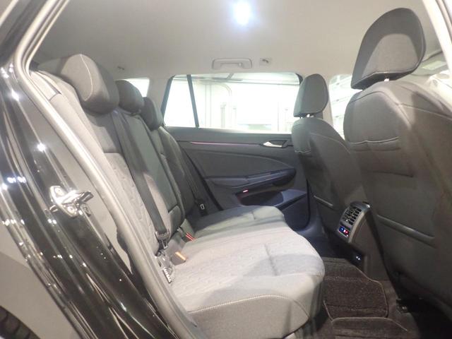 後部座席も十分なスペースを確保。快適です。