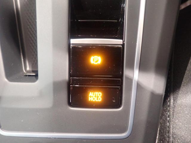 ☆電動パーキングブレーキ搭載！坂道や渋滞時に便利なオートホールド機能も装備していますよ。