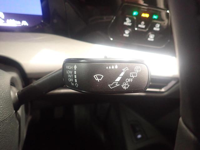 レインセンサーで雨を検知して自動でワイパーを作動させるオートワイパー機能付き！