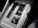 ７速ＤＳＧトランスミッション、二つのクラッチを使いエンジンからのパワーをダイレクトに伝達、燃費向上に貢献しシフトレバーを小型化し指先で快適に操作できます．