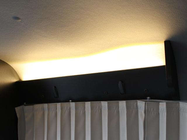 エブリイ ＰＣリミテッド　キャンピング車岡モータースミニチュアクルーズ外部電源カーテンベットキットナビフルセグバックカメラ（6枚目）