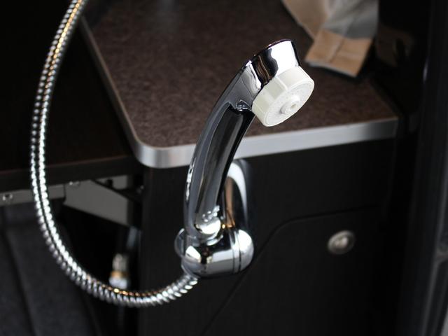 エブリイ ＰＣリミテッド　キャンピング車岡モータースミニチュアクルーズ外部電源カーテンベットキットナビフルセグバックカメラ（10枚目）