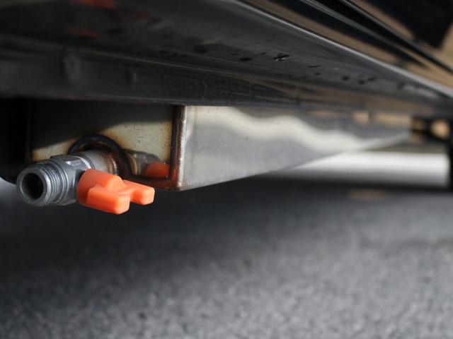 エブリイ ＰＣリミテッド　キャンピング車岡モータースミニチュアクルーズ外部電源カーテンベットキットナビフルセグバックカメラ（14枚目）