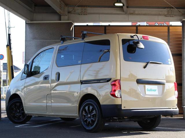 ＮＶ２００バネットバン ＤＸ　５ＭＴベージュカラーペイント＆艶消しブラック荷室木目インテリア調光ランプブラック塗装アルミ（2枚目）
