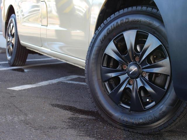 ＮＶ２００バネットバン ＤＸ　５ＭＴベージュカラーペイント＆艶消しブラック荷室木目インテリア調光ランプブラック塗装アルミ（3枚目）