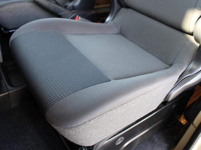 ＮＶ２００バネットバン ＤＸ　５ＭＴベージュカラーペイント＆艶消しブラック荷室木目インテリア調光ランプブラック塗装アルミ（32枚目）