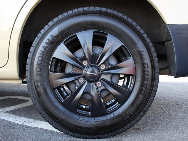 ＮＶ２００バネットバン ＤＸ　５ＭＴベージュカラーペイント＆艶消しブラック荷室木目インテリア調光ランプブラック塗装アルミ（41枚目）