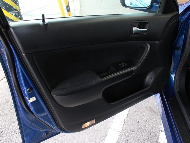 アコード ユーロR 6MT/純正レカロ/メーカーHDDナビ/ETC/無限サイドバイザー/MOMOステアリング/アークティックブルー(21枚目)