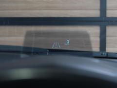☆ヘッドアップディスプレイ☆レーダークルーズコントロール☆ステアリングスイッチ☆革巻きステアリング☆プロジェクターＬＥＤヘッドランプ＆クリアランスＬＥＤライトリング☆フォグランプ 2