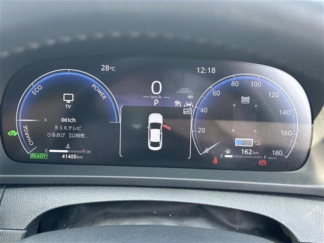 クラウンクロスオーバー Ｇアドバンスド・レザーパッケージ　純正ナビ　フルセグ　全方位カメラ　ＥＴＣ２．０　ＢＳＭ　ＨＵＤ　シートヒーター　エアシート　ステアリングヒーター　クリアランスソナー　衝突軽減装置　横滑り防止装置　クルコン　本革シート　純正ＡＷ（6枚目）