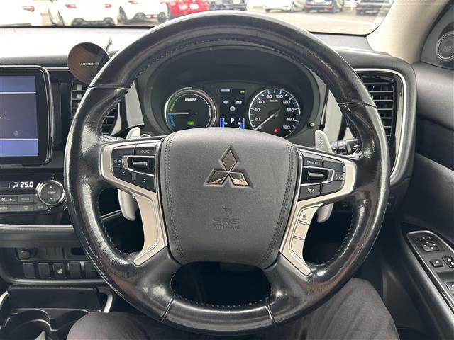 アウトランダーＰＨＥＶ Ｇセーフティパッケージ　社外９型ナビ　バックカメラ　ＥＴＣ　ドライブレコーダー　シートヒーター　ステアリングヒーター　衝突軽減　レーダークルーズコントロール　レーンキープ　１８インチ純正ＡＷ　純正フロアマット　充電ケーブル（11枚目）