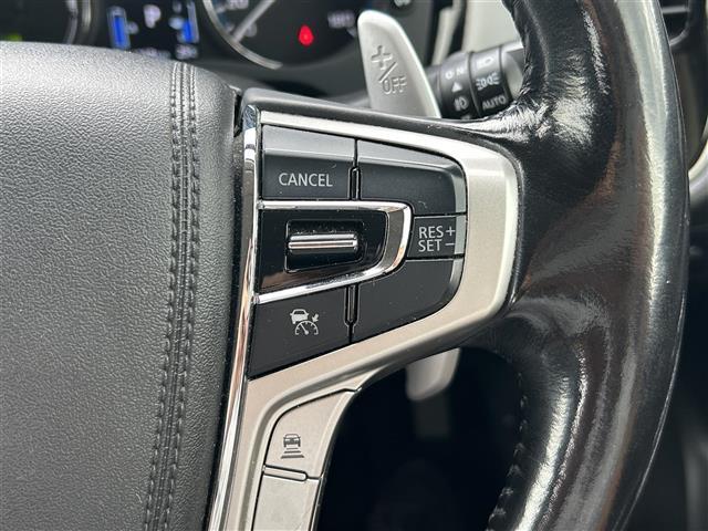 アウトランダーＰＨＥＶ Ｇセーフティパッケージ　社外９型ナビ　バックカメラ　ＥＴＣ　ドライブレコーダー　シートヒーター　ステアリングヒーター　衝突軽減　レーダークルーズコントロール　レーンキープ　１８インチ純正ＡＷ　純正フロアマット　充電ケーブル（13枚目）