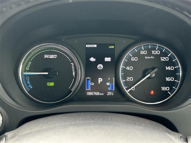 アウトランダーＰＨＥＶ Ｇセーフティパッケージ　社外９型ナビ　バックカメラ　ＥＴＣ　ドライブレコーダー　シートヒーター　ステアリングヒーター　衝突軽減　レーダークルーズコントロール　レーンキープ　１８インチ純正ＡＷ　純正フロアマット　充電ケーブル（16枚目）