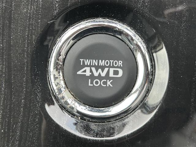 アウトランダーＰＨＥＶ Ｇセーフティパッケージ　社外９型ナビ　バックカメラ　ＥＴＣ　ドライブレコーダー　シートヒーター　ステアリングヒーター　衝突軽減　レーダークルーズコントロール　レーンキープ　１８インチ純正ＡＷ　純正フロアマット　充電ケーブル（19枚目）