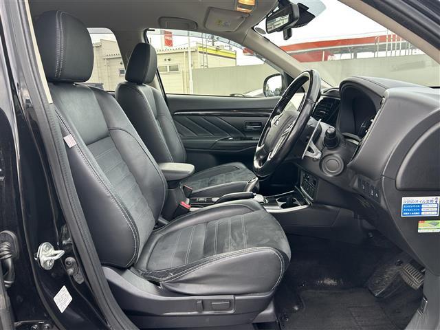 アウトランダーＰＨＥＶ Ｇセーフティパッケージ　社外９型ナビ　バックカメラ　ＥＴＣ　ドライブレコーダー　シートヒーター　ステアリングヒーター　衝突軽減　レーダークルーズコントロール　レーンキープ　１８インチ純正ＡＷ　純正フロアマット　充電ケーブル（25枚目）