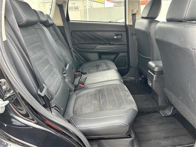 アウトランダーＰＨＥＶ Ｇセーフティパッケージ　社外９型ナビ　バックカメラ　ＥＴＣ　ドライブレコーダー　シートヒーター　ステアリングヒーター　衝突軽減　レーダークルーズコントロール　レーンキープ　１８インチ純正ＡＷ　純正フロアマット　充電ケーブル（27枚目）