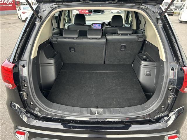 アウトランダーＰＨＥＶ Ｇセーフティパッケージ　社外９型ナビ　バックカメラ　ＥＴＣ　ドライブレコーダー　シートヒーター　ステアリングヒーター　衝突軽減　レーダークルーズコントロール　レーンキープ　１８インチ純正ＡＷ　純正フロアマット　充電ケーブル（28枚目）