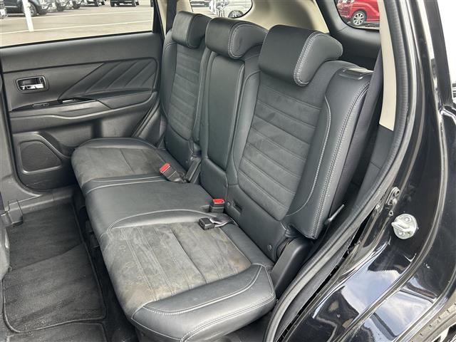 アウトランダーＰＨＥＶ Ｇセーフティパッケージ　社外９型ナビ　バックカメラ　ＥＴＣ　ドライブレコーダー　シートヒーター　ステアリングヒーター　衝突軽減　レーダークルーズコントロール　レーンキープ　１８インチ純正ＡＷ　純正フロアマット　充電ケーブル（30枚目）