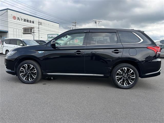 アウトランダーＰＨＥＶ Ｇセーフティパッケージ　社外９型ナビ　バックカメラ　ＥＴＣ　ドライブレコーダー　シートヒーター　ステアリングヒーター　衝突軽減　レーダークルーズコントロール　レーンキープ　１８インチ純正ＡＷ　純正フロアマット　充電ケーブル（36枚目）