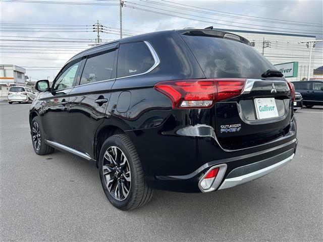 アウトランダーＰＨＥＶ Ｇセーフティパッケージ　社外９型ナビ　バックカメラ　ＥＴＣ　ドライブレコーダー　シートヒーター　ステアリングヒーター　衝突軽減　レーダークルーズコントロール　レーンキープ　１８インチ純正ＡＷ　純正フロアマット　充電ケーブル（43枚目）