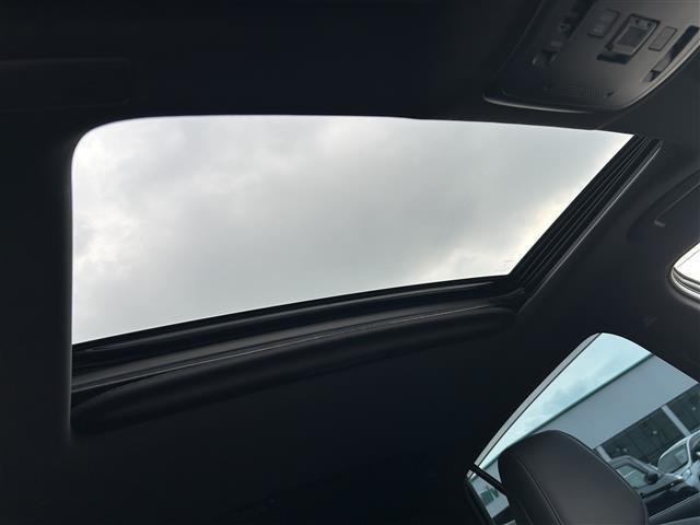 クラウンハイブリッド ＲＳアドバンス　禁煙車　純正１２．３型ナビ　サンルーフ　ＴＲＤエアロ　ＨＵＤ　全方位カメラ　Ｂｌｕｅｔｏｏｔｈ　ドラレコ　レーダー探知機　ＥＴＣ２．０　冷シート　温シート　パワーシート　ＢＳＭ　レーダクルコン（11枚目）