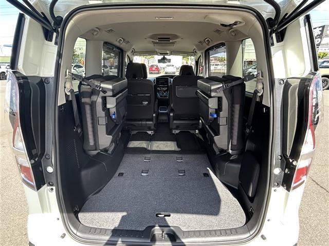 セレナ e-パワー ハイウェイスターV 純正10型ナビ 後席モニター 両側パワスラ 全方位カメラ ETC BSM デジタルインナーミラー ドラレコ クリアランスソナー 衝突軽減 横滑り防止装置 クルコン レーンキープアシスト オートライト(29枚目)
