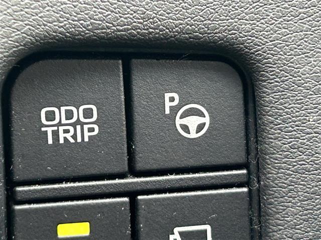 クラウンハイブリッド S 純正ナビ 全方位カメラ ETC ドラレコ シートヒーター ステアリングヒーター 本革巻きステアリング クリアランスソナー 衝突軽減 横滑り防止装置 レーダークルーズコントロール レーンキープアシスト(6枚目)