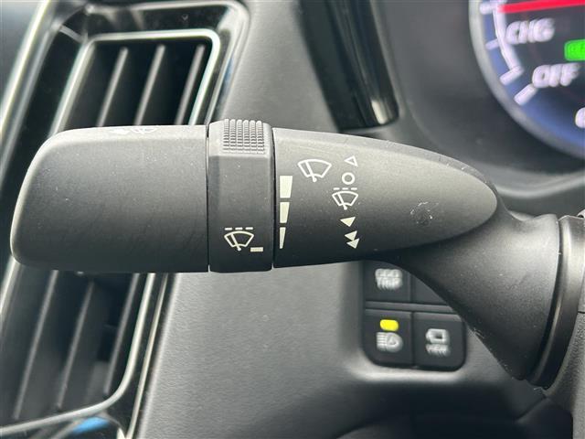 クラウンハイブリッド S 純正ナビ 全方位カメラ ETC ドラレコ シートヒーター ステアリングヒーター 本革巻きステアリング クリアランスソナー 衝突軽減 横滑り防止装置 レーダークルーズコントロール レーンキープアシスト(13枚目)