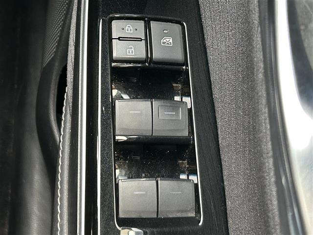 クラウンハイブリッド S 純正ナビ 全方位カメラ ETC ドラレコ シートヒーター ステアリングヒーター 本革巻きステアリング クリアランスソナー 衝突軽減 横滑り防止装置 レーダークルーズコントロール レーンキープアシスト(15枚目)