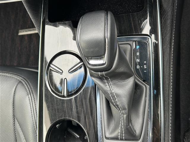 クラウンハイブリッド S 純正ナビ 全方位カメラ ETC ドラレコ シートヒーター ステアリングヒーター 本革巻きステアリング クリアランスソナー 衝突軽減 横滑り防止装置 レーダークルーズコントロール レーンキープアシスト(16枚目)