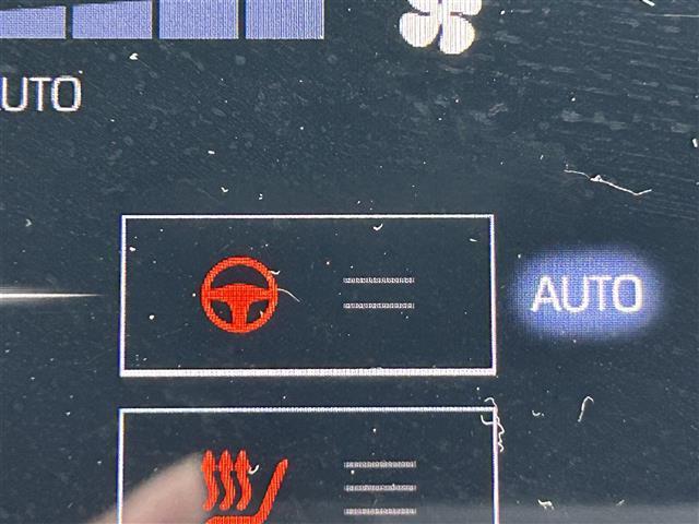 クラウンハイブリッド S 純正ナビ 全方位カメラ ETC ドラレコ シートヒーター ステアリングヒーター 本革巻きステアリング クリアランスソナー 衝突軽減 横滑り防止装置 レーダークルーズコントロール レーンキープアシスト(17枚目)