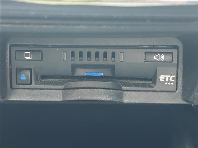 クラウンハイブリッド S 純正ナビ 全方位カメラ ETC ドラレコ シートヒーター ステアリングヒーター 本革巻きステアリング クリアランスソナー 衝突軽減 横滑り防止装置 レーダークルーズコントロール レーンキープアシスト(20枚目)