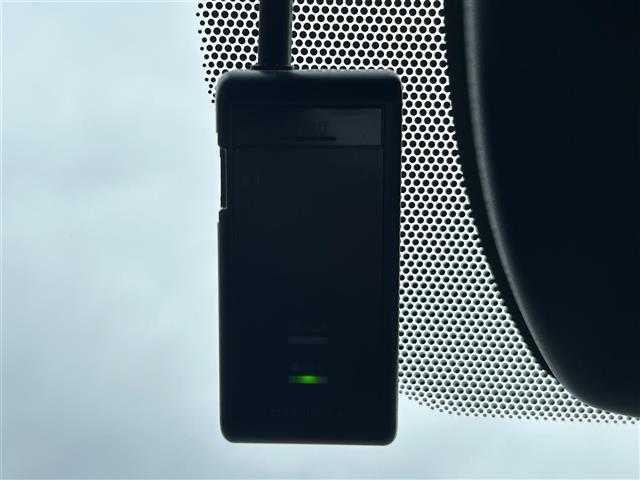 クラウンハイブリッド S 純正ナビ 全方位カメラ ETC ドラレコ シートヒーター ステアリングヒーター 本革巻きステアリング クリアランスソナー 衝突軽減 横滑り防止装置 レーダークルーズコントロール レーンキープアシスト(23枚目)