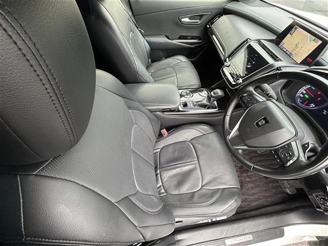 クラウンハイブリッド S 純正ナビ 全方位カメラ ETC ドラレコ シートヒーター ステアリングヒーター 本革巻きステアリング クリアランスソナー 衝突軽減 横滑り防止装置 レーダークルーズコントロール レーンキープアシスト(26枚目)