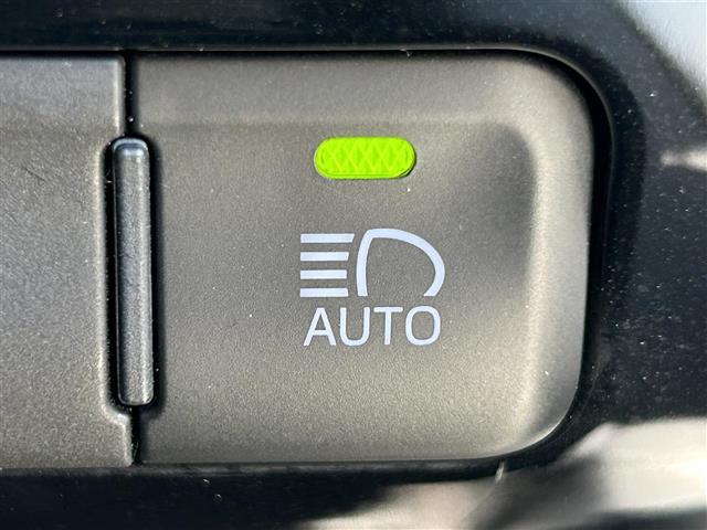 プリウスPHV Sセーフティプラス 純正9型ナビ バックカメラ ドラレコ ETC トヨタセーフティセンス 衝突軽減 パーキングアシスト レーダークルーズコントロール オートマチックハイビーム レーンキープ シートヒーター フロアマット(4枚目)