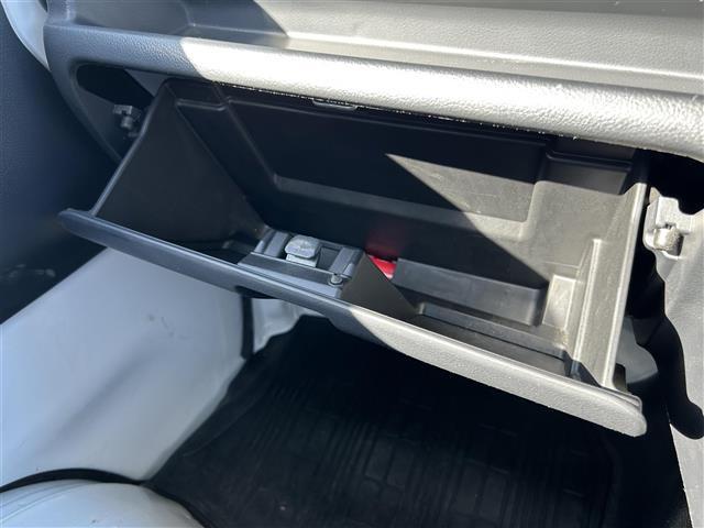 キャリイトラック ＫＸ　ワンオーナー　保証書　取扱説明書　記録簿　リモコンキー　衝突軽減ブレーキ　ヘッドライトレベライザー　フォグライト　ドアバイザー　４ＷＤ　パワーウィンドウ　ＭＴ車（3枚目）