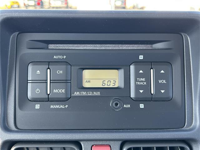 キャリイトラック ＫＸ　ワンオーナー　保証書　取扱説明書　記録簿　リモコンキー　衝突軽減ブレーキ　ヘッドライトレベライザー　フォグライト　ドアバイザー　４ＷＤ　パワーウィンドウ　ＭＴ車（6枚目）