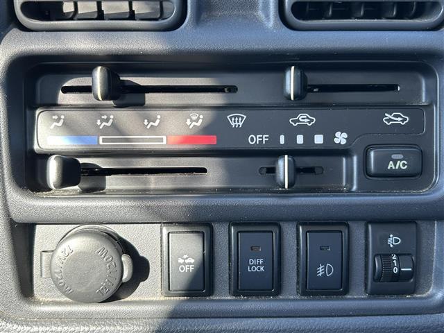 キャリイトラック ＫＸ　ワンオーナー　保証書　取扱説明書　記録簿　リモコンキー　衝突軽減ブレーキ　ヘッドライトレベライザー　フォグライト　ドアバイザー　４ＷＤ　パワーウィンドウ　ＭＴ車（11枚目）
