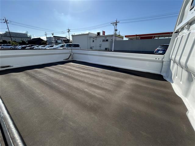 キャリイトラック ＫＸ　ワンオーナー　保証書　取扱説明書　記録簿　リモコンキー　衝突軽減ブレーキ　ヘッドライトレベライザー　フォグライト　ドアバイザー　４ＷＤ　パワーウィンドウ　ＭＴ車（30枚目）