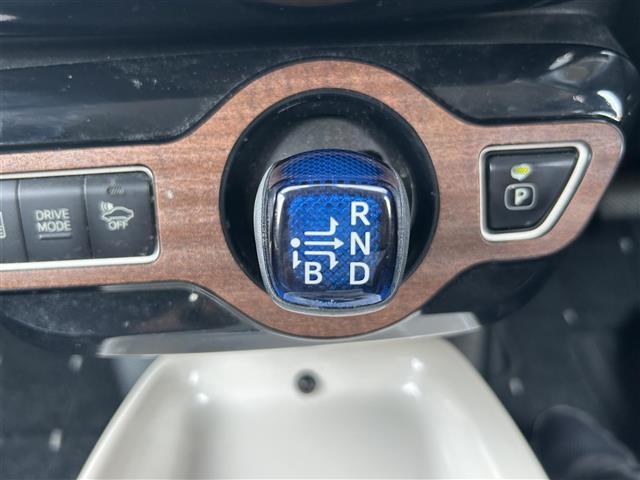 プリウス Aツーリングセレクション ☆禁煙車☆純正SDナビ☆バックカメラ☆衝突被害軽減ブレーキ☆パーキングアシスト☆レーダークルーズコントロール☆ブラインドスポットモニター☆シートヒーター☆ETC☆社外エアロ(15枚目)