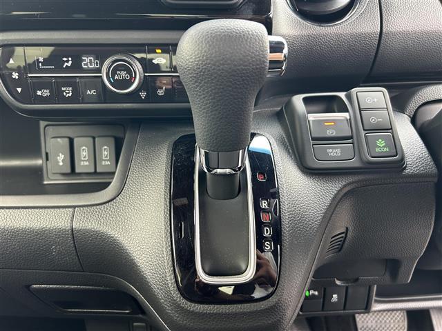 N-BOXカスタム L 純正ナビ 両側パワスラ バックカメラ 前後ドラレコ クリアランスソナー 衝突軽減 横滑り防止装置 レーダークルコン レーンキープアシスト オートライト アイドリングストップ 純正AW 純正フロアマット(17枚目)