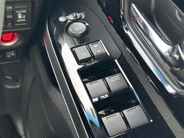 N-BOXカスタム L 純正ナビ 両側パワスラ バックカメラ 前後ドラレコ クリアランスソナー 衝突軽減 横滑り防止装置 レーダークルコン レーンキープアシスト オートライト アイドリングストップ 純正AW 純正フロアマット(18枚目)