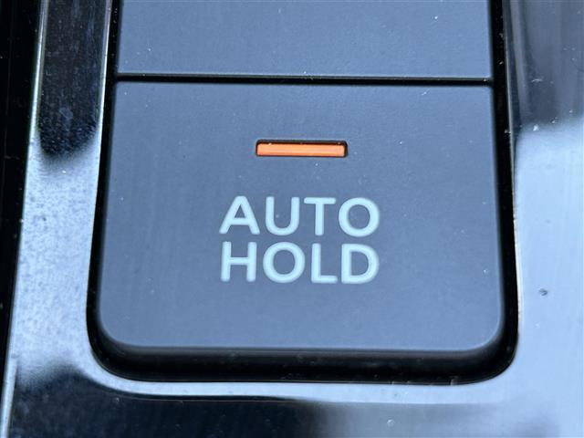 ノート X 純正ナビ 全方位カメラ ビルトインETC デジタルインナーミラー セーフティ・シールドスイッチ 電動パーキングブレーキ ブレーキホールド エマージェンシーブレーキ LEDライト 純正フロアマット(9枚目)