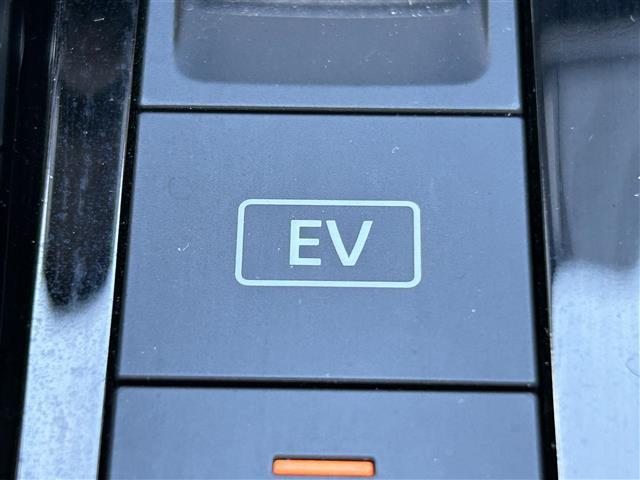 ノート X 純正ナビ 全方位カメラ ビルトインETC デジタルインナーミラー セーフティ・シールドスイッチ 電動パーキングブレーキ ブレーキホールド エマージェンシーブレーキ LEDライト 純正フロアマット(11枚目)