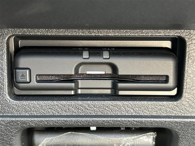 ノート X 純正ナビ 全方位カメラ ビルトインETC デジタルインナーミラー セーフティ・シールドスイッチ 電動パーキングブレーキ ブレーキホールド エマージェンシーブレーキ LEDライト 純正フロアマット(14枚目)