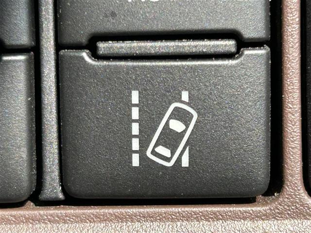 エスクァイア Ｇｉ　プレミアムパッケージ　ワンオーナー　純正１０型ナビ　純正１２．１インチフリップダウンモニター　バックカメラ　両側パワスラ　ドラレコ　ＥＴＣ　トヨタセーフティセンス　クルーズコントロール　シートヒーター　ステアリングヒーター（11枚目）