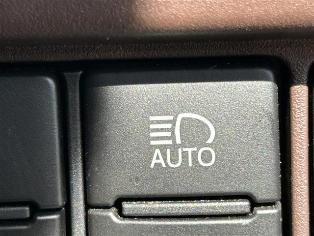 エスクァイア Ｇｉ　プレミアムパッケージ　ワンオーナー　純正１０型ナビ　純正１２．１インチフリップダウンモニター　バックカメラ　両側パワスラ　ドラレコ　ＥＴＣ　トヨタセーフティセンス　クルーズコントロール　シートヒーター　ステアリングヒーター（12枚目）