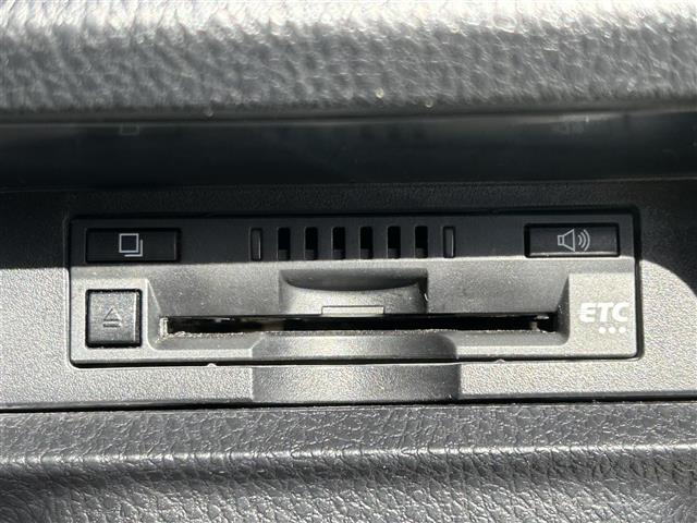 エスクァイア Ｇｉ　プレミアムパッケージ　ワンオーナー　純正１０型ナビ　純正１２．１インチフリップダウンモニター　バックカメラ　両側パワスラ　ドラレコ　ＥＴＣ　トヨタセーフティセンス　クルーズコントロール　シートヒーター　ステアリングヒーター（15枚目）
